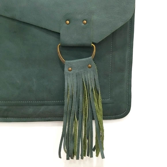 Leather green boho crossbody fringed flap purse NWOT - Picture 2 of 9